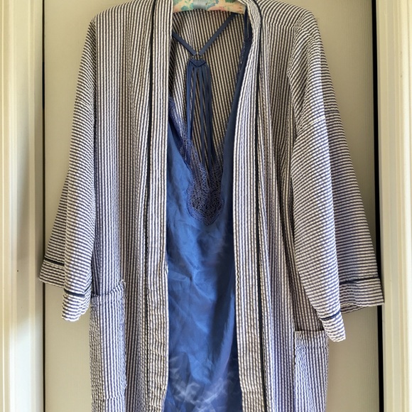 “Sea Island loungewear” seersucker robe!💋 SALE!! - Picture 1 of 7